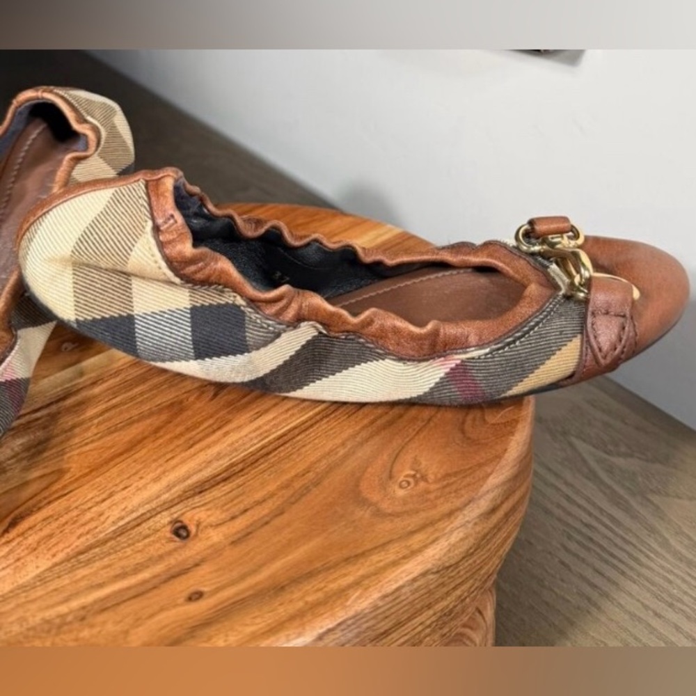 Burberry Ballet Flats House Check size 37 (6.5) Brown Tan with Gold Accents - Picture 7 of 12